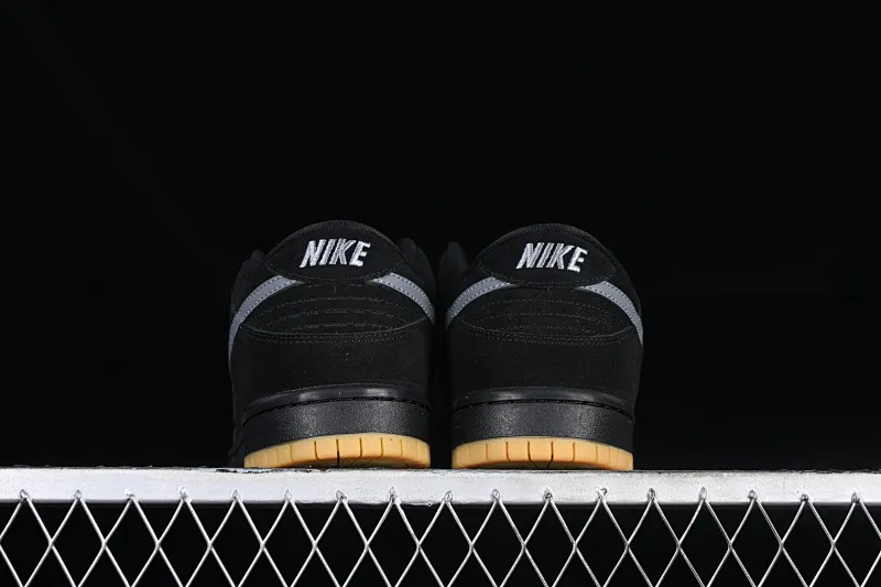 All categories Nk SB Dunk Series Nk SB Dunk Low Low-top sneakers K version Nk SB Dunk Low Raw rubber black and gray SB Dunk Series low-top casual sports skateboard shoes BQ6817-010